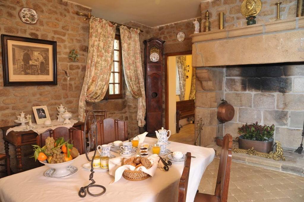 La Forge De La Coudraie Bed & Breakfast Pleugueneuc Exterior photo